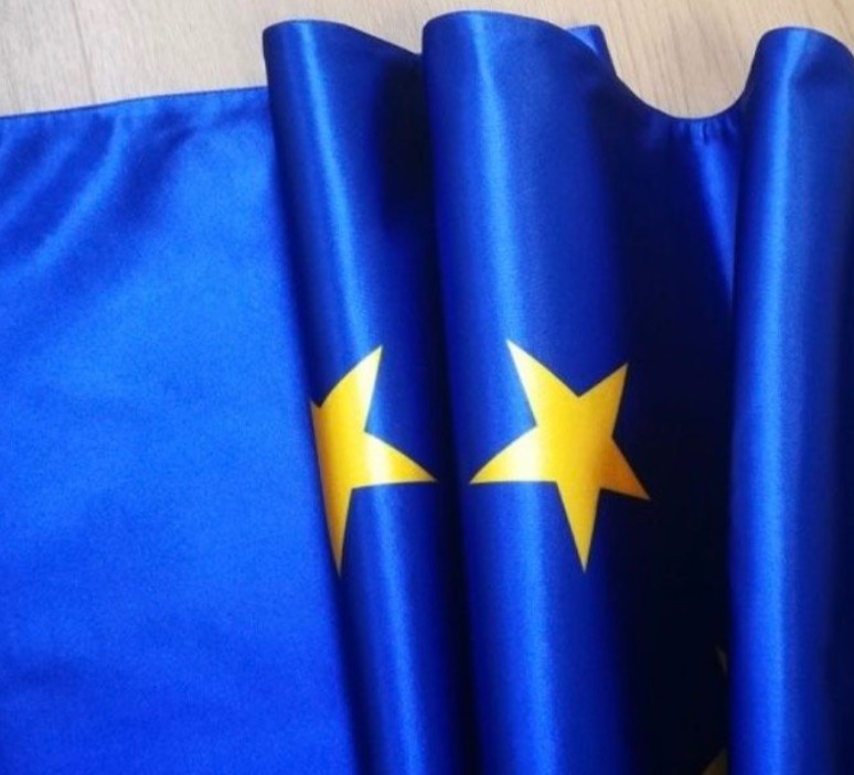 Flag_close_up_2_-_Copy.jpg